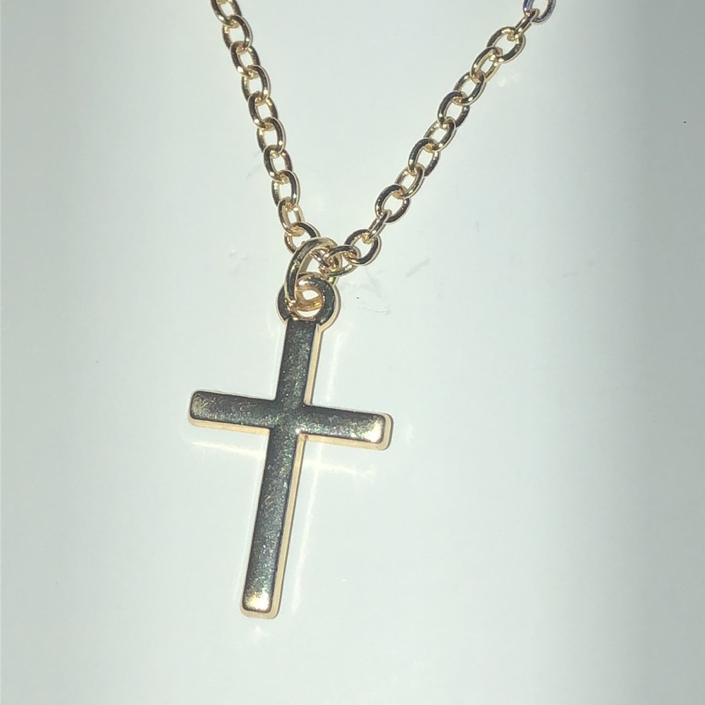 Elegant Gold Tone Cross Pendant Necklace - Picture 5 of 5